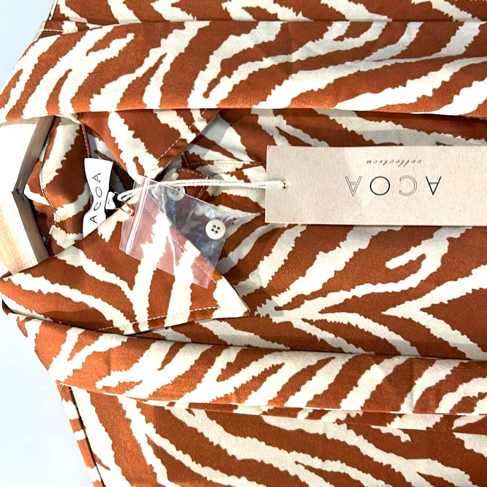 Brand new with tags button down dress with belt. Can be used also as a top - Picture 12 of 13